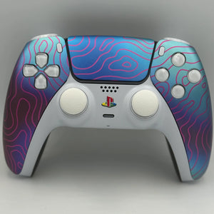 PS5 Custom Controller im Damast Design mit weißen Tasten und Hall-Effekt Sticks