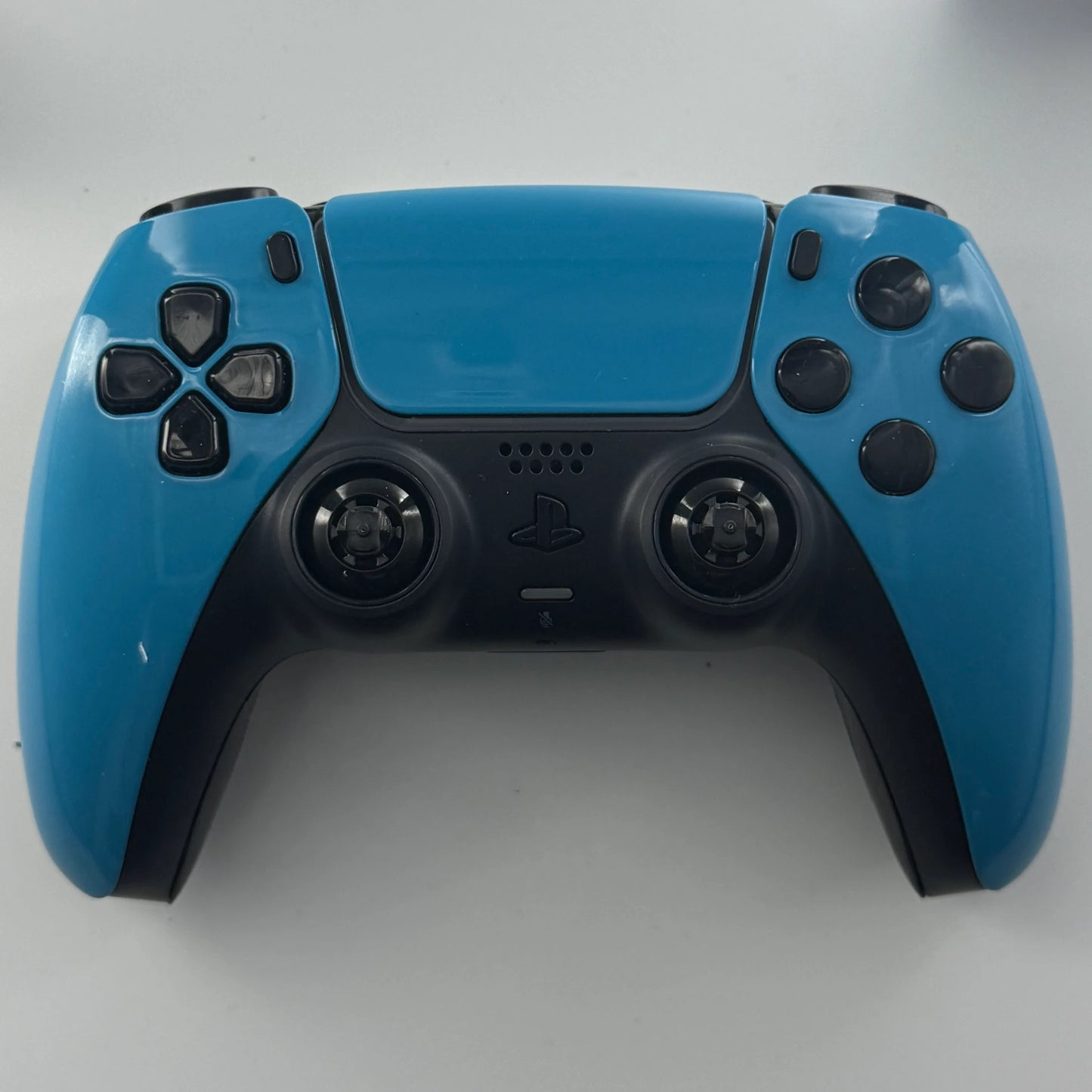 Miami Premium Controller mit dem dazugehörigen Swapsticks V2 Set für individuelle Stick-Anpassungen.