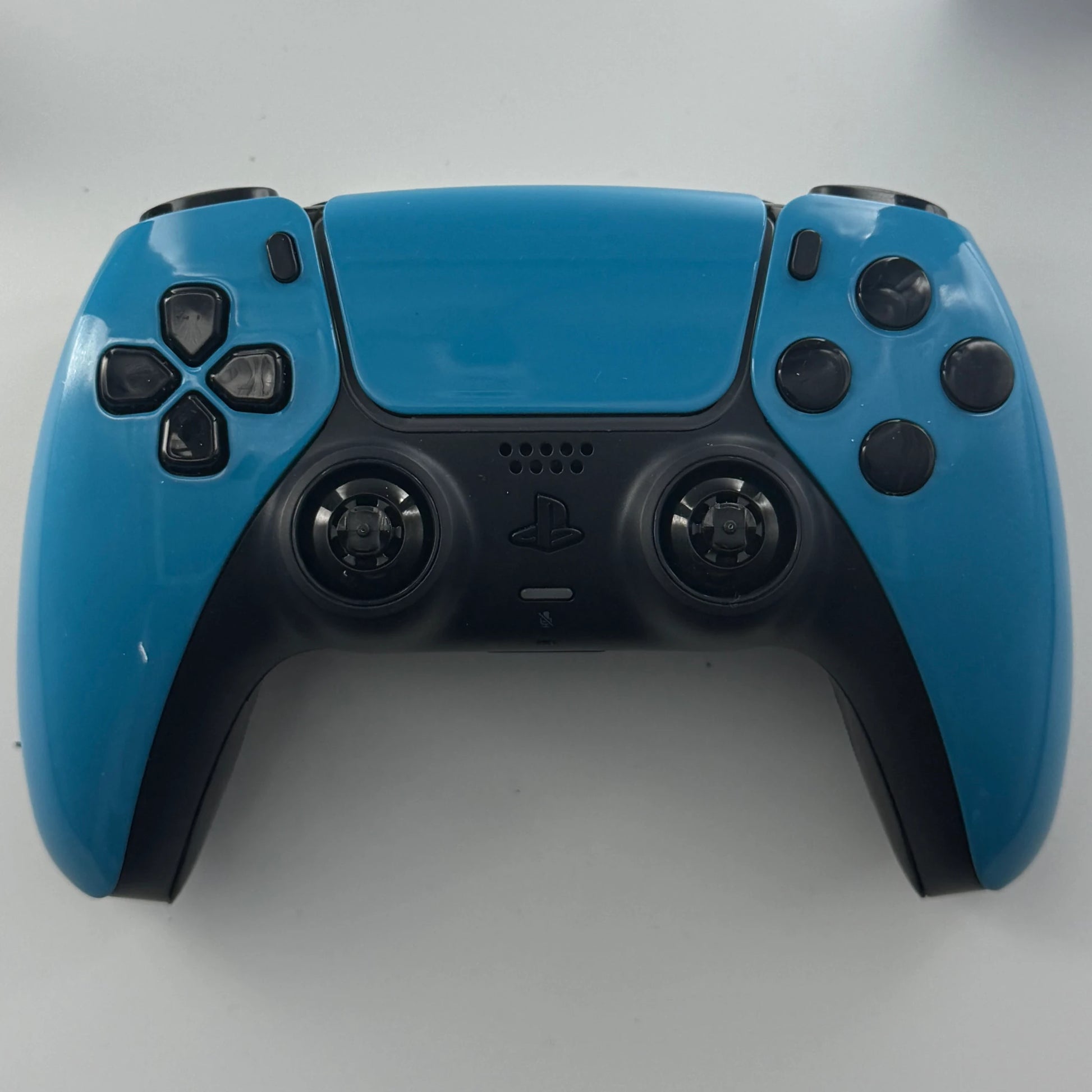 Miami Premium Controller mit dem dazugehörigen Swapsticks V2 Set für individuelle Stick-Anpassungen.