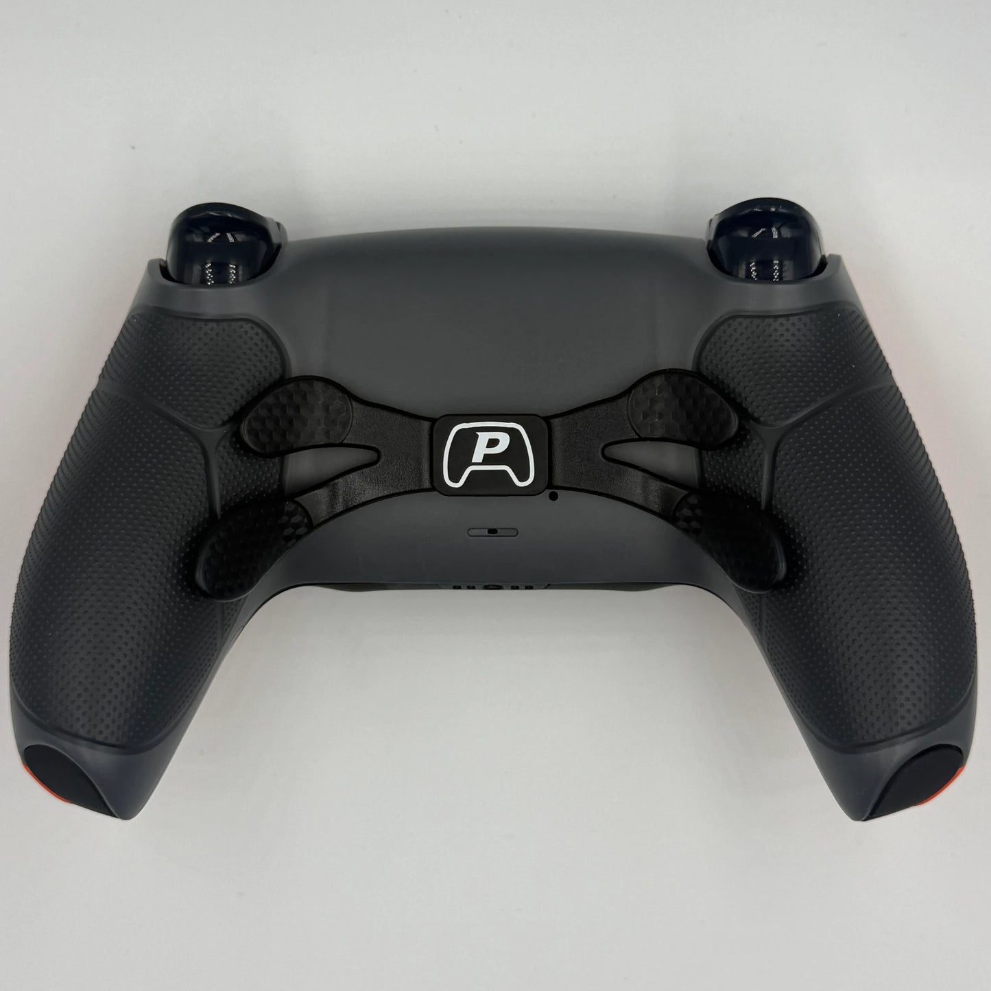 Dark Grey Performance Grip und das professionelle 4er Paddle-System auf der Rückseite des Grey Softtouch Controllers.