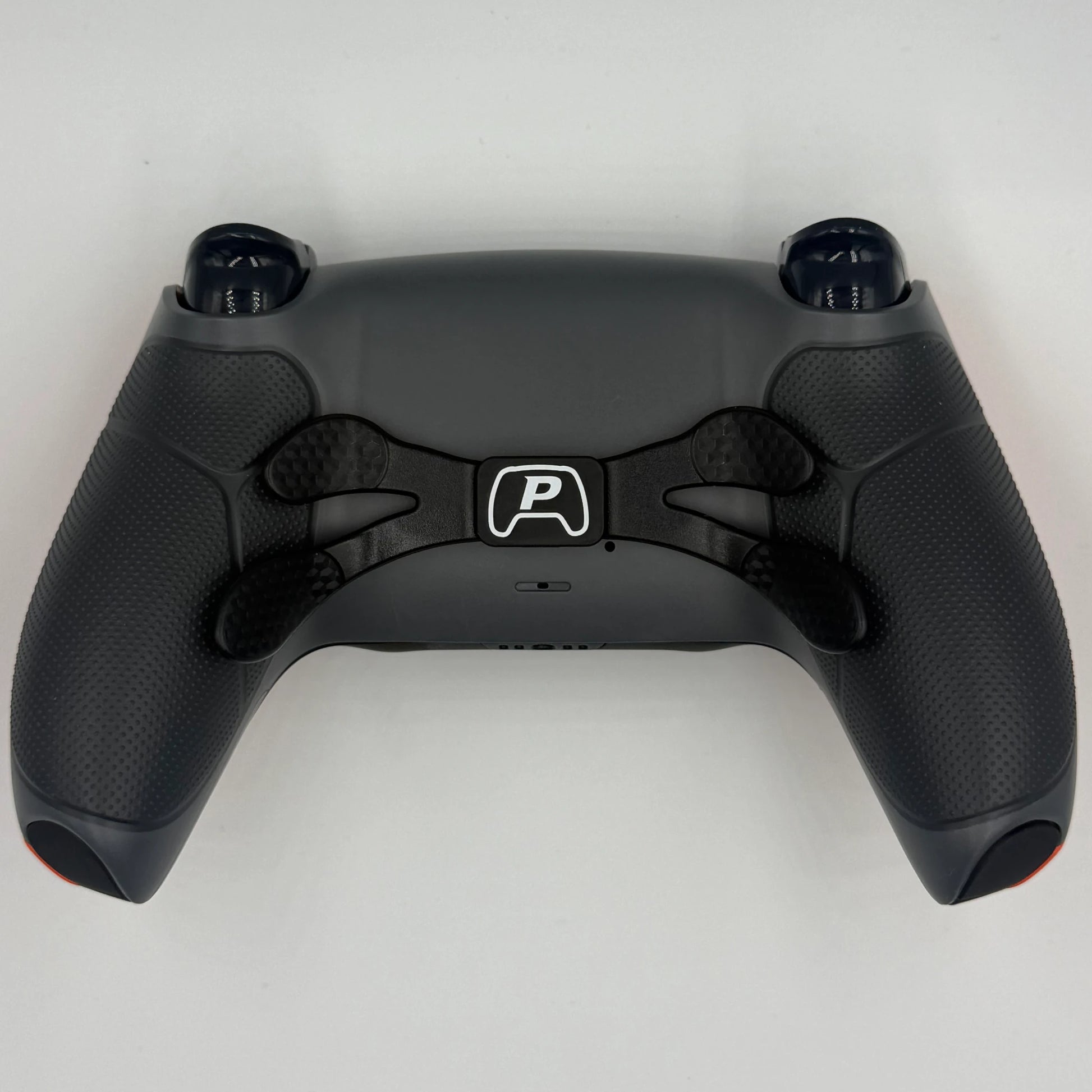 Dark Grey Performance Grip und das professionelle 4er Paddle-System auf der Rückseite des Grey Softtouch Controllers.